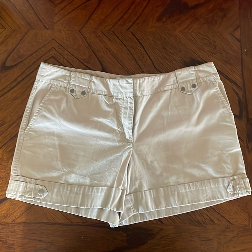 Women’s 3 Pair Size 8 Shorts